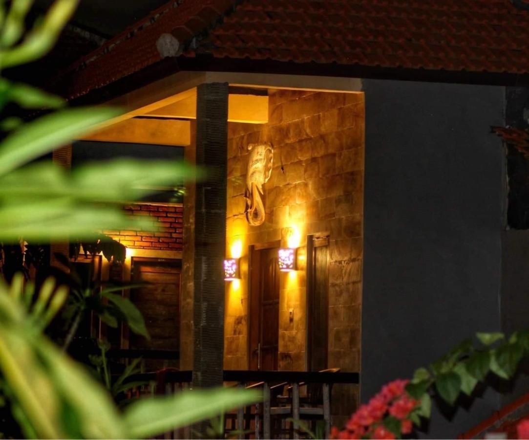 Satria Bungalow Улувату Экстерьер фото